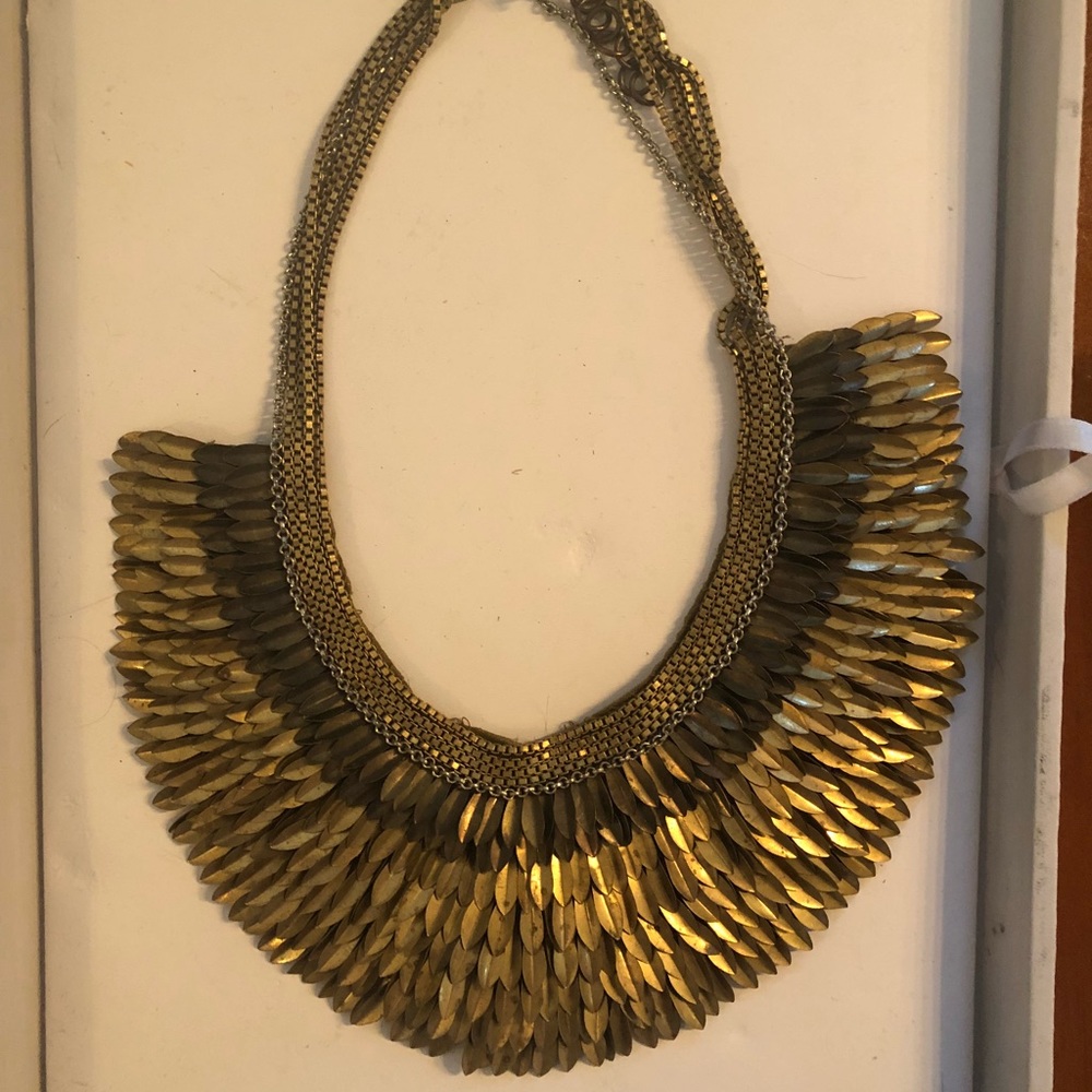 Gold feathered statement